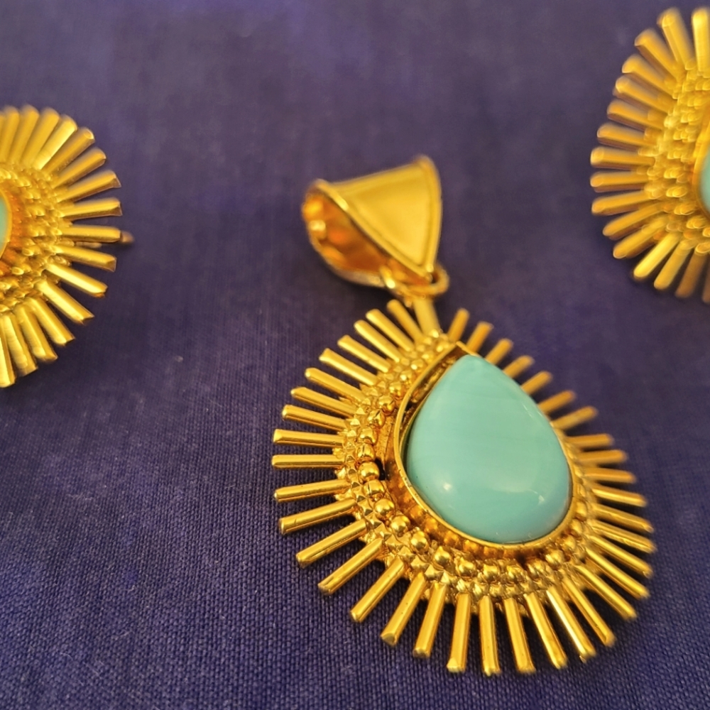Pendant and earing